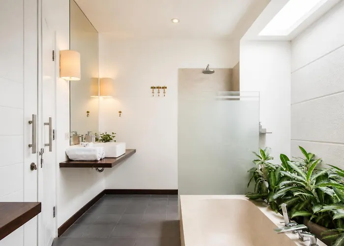 Superb 2br Centre Brawah 300m To *
