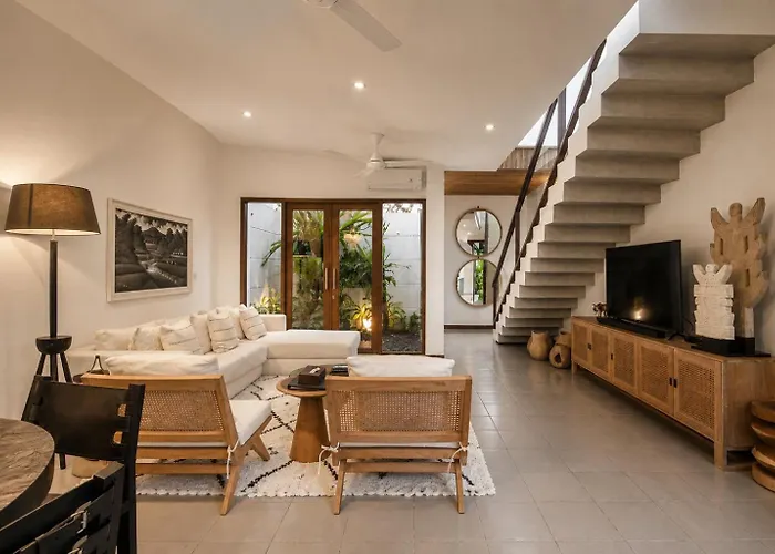 Chic 2Br Villas, Brawah, 300M To Coastal Bliss بيت للعطل