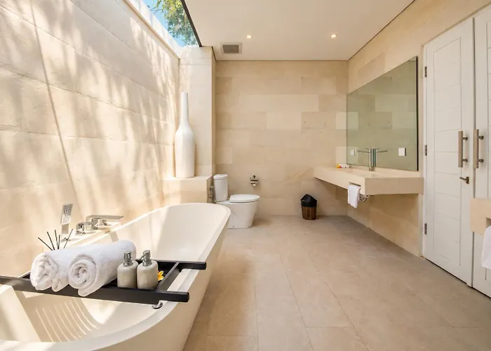 Exquisite 2br Villas, Brawah, 300m To