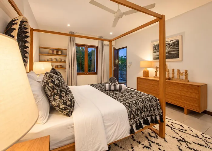 Ferienhaus Exquisite 2br Villas, Brawah, 300m To