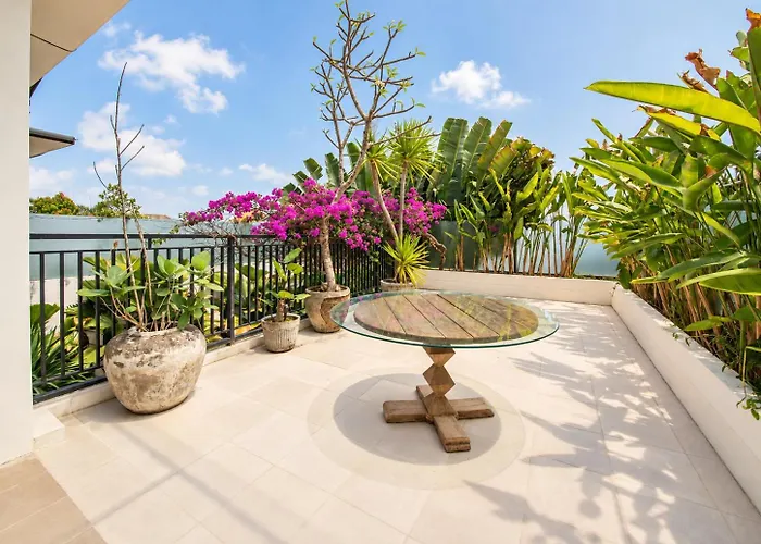 Ferienhaus Exquisite 2br Villas, Brawah, 300m To *